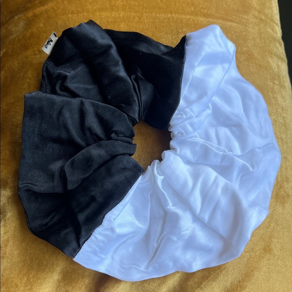 Fashion Brand Company Accessories - Fashion Brand Company Jumbo black and white satin scrunchie